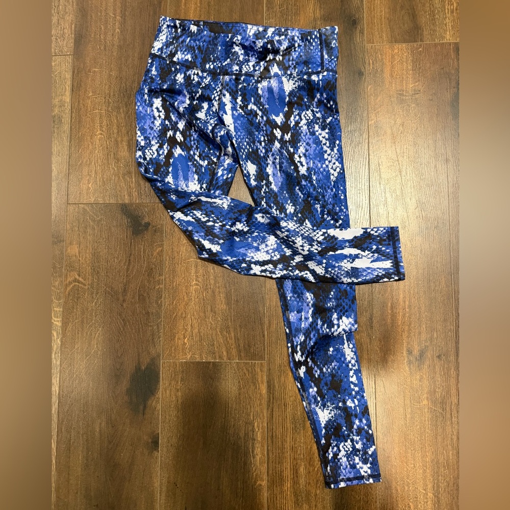 ALO Yoga Blue and Black Patterned Leggings